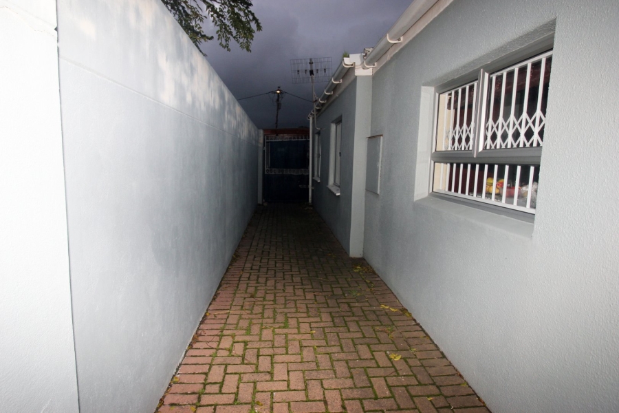 To Let 4 Bedroom Property for Rent in Belgravia Western Cape